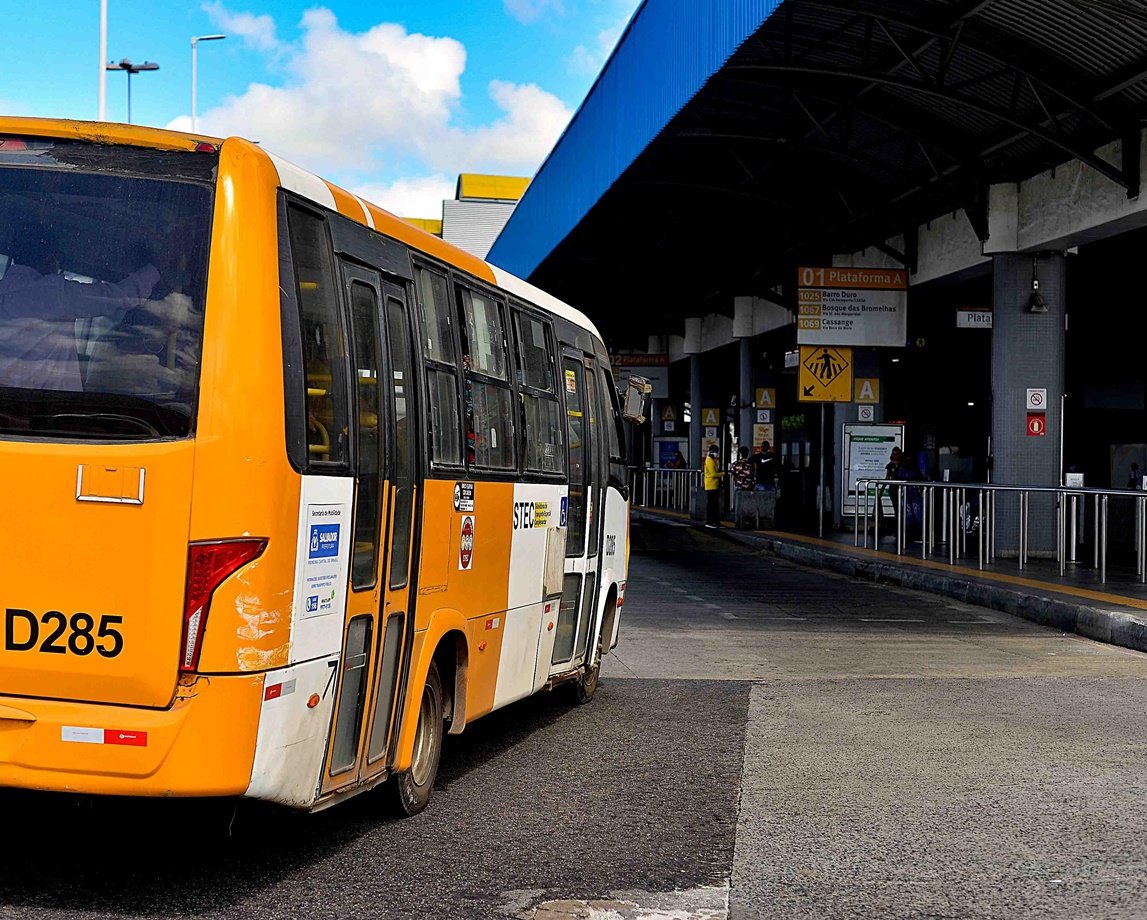 Além dos ônibus, veículos “amarelinhos” e ascensores funcionam gratuitamente neste domingo de eleições