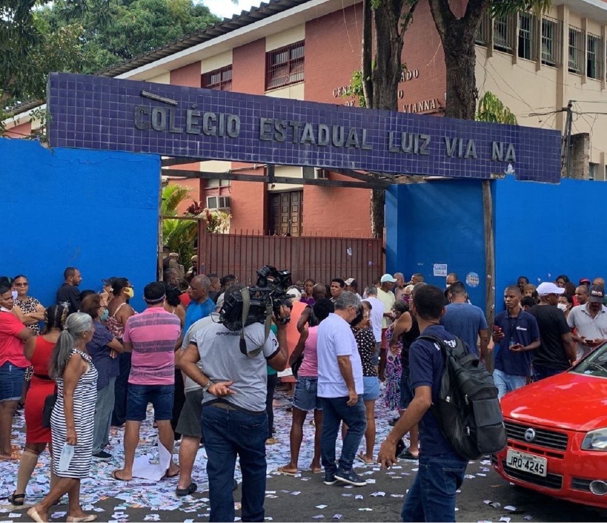 Portões abertos e mais de 156 milhões de brasileiros já podem exercer o direito do voto