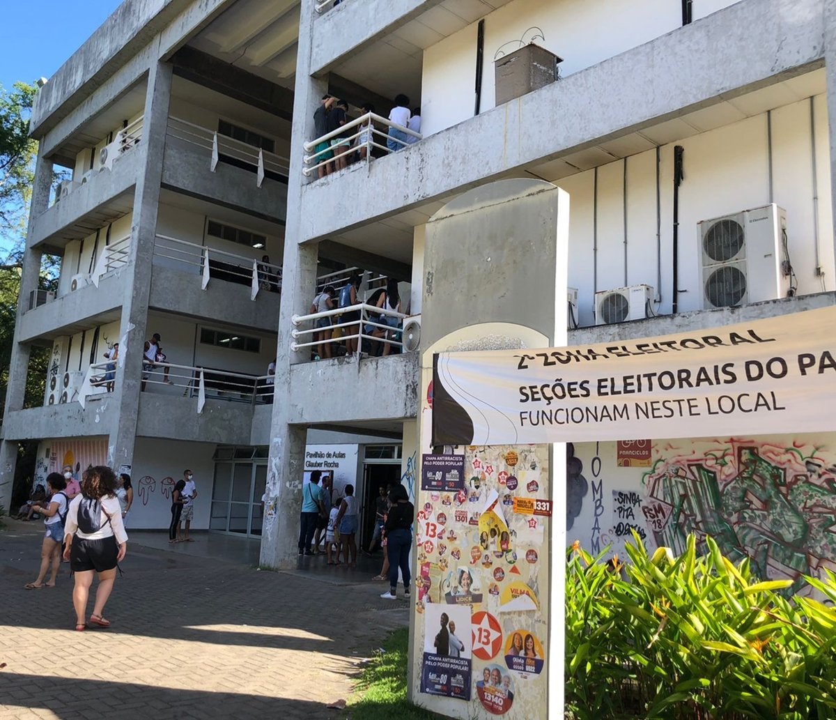 Mudanças nos locais de votação provocam confusão e deixam eleitores irritados em Salvador 