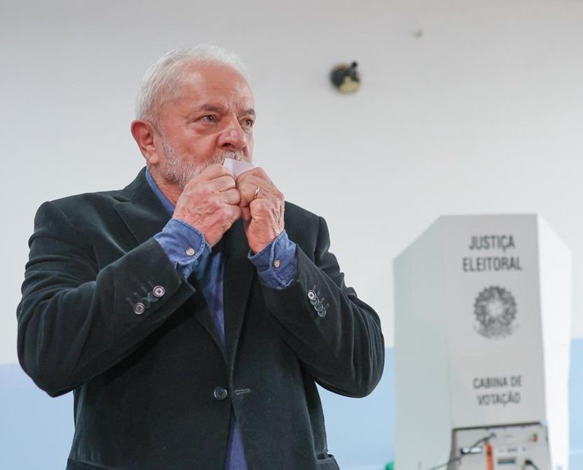 "A luta continua", diz Lula em discurso após resultado do primeiro turno