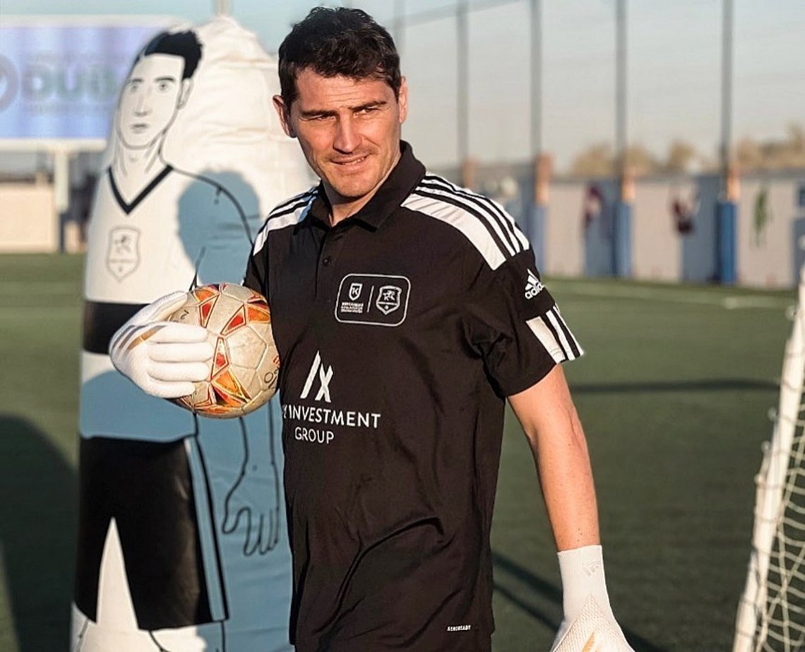 “Eu sou gay”: Ex-goleiro Casillas faz postagem no Twitter, apaga e afirma ter sido hackeado