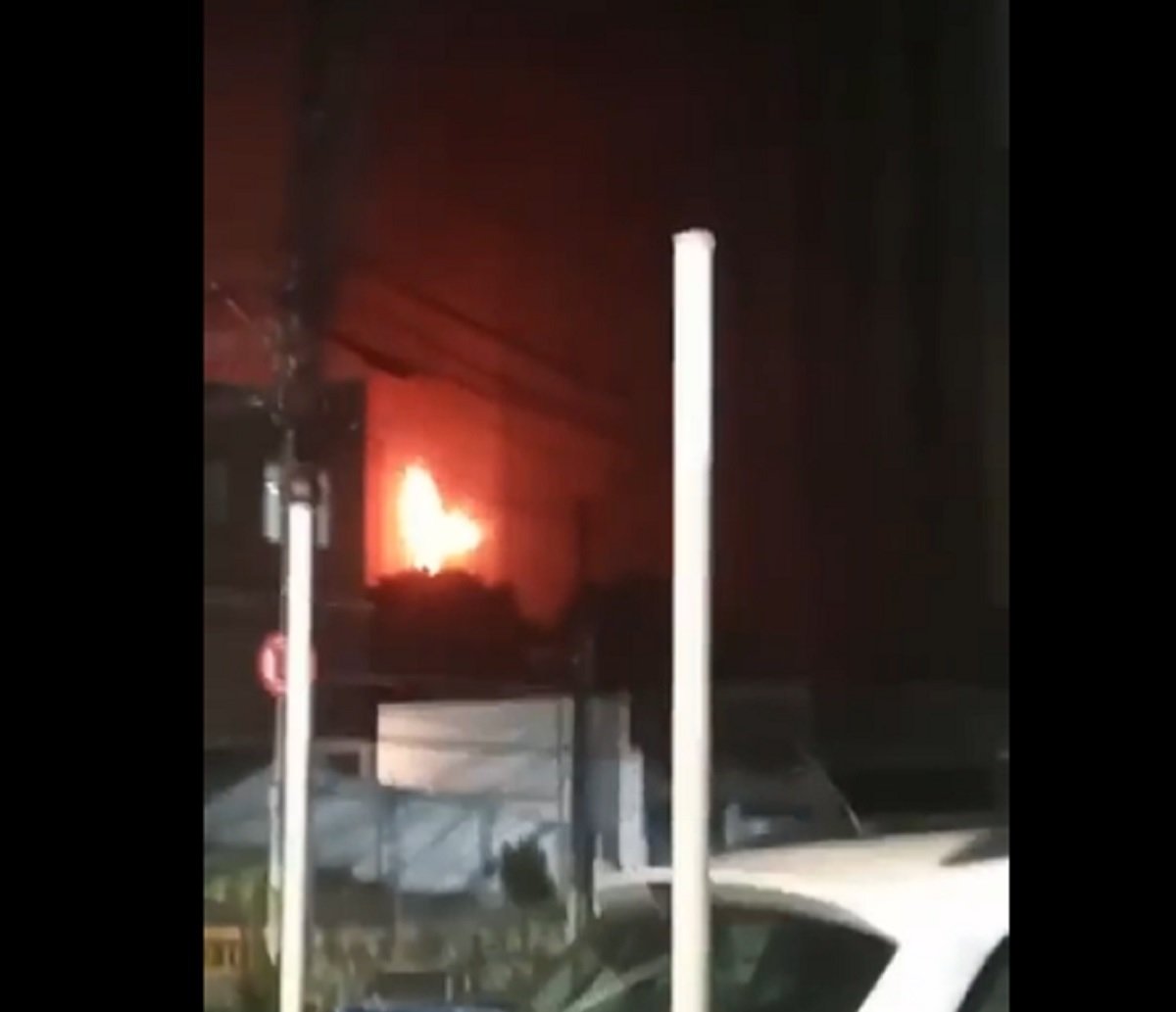 Incêndio atinge prédio do Hospital Salvador, no bairro da Federação; veja vídeo