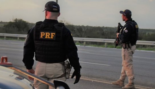 Velozes e criminosos: após perseguição, PRF prende motorista com veículo roubado em Feira de Santana 