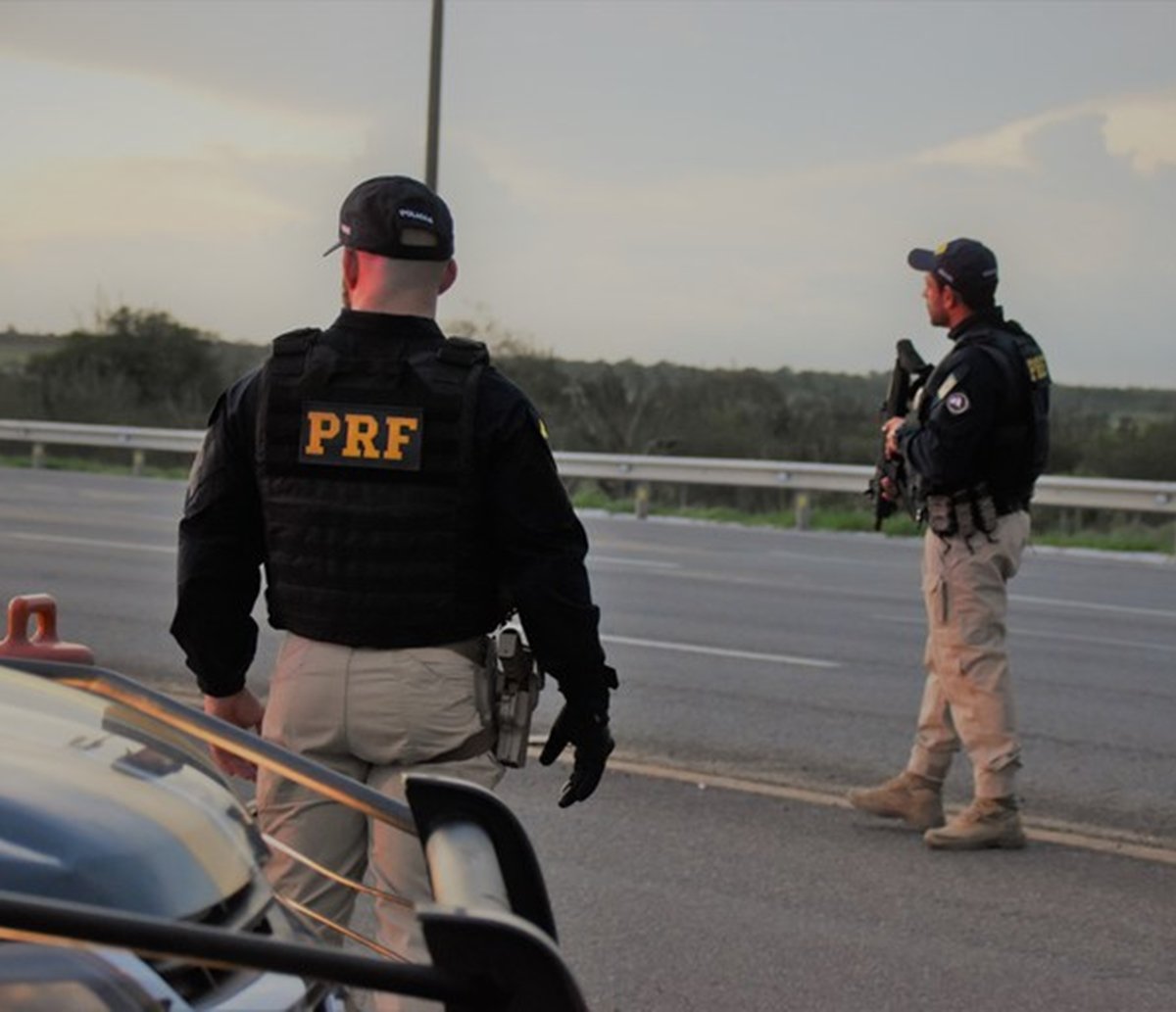 Velozes e criminosos: após perseguição, PRF prende motorista com veículo roubado em Feira de Santana 