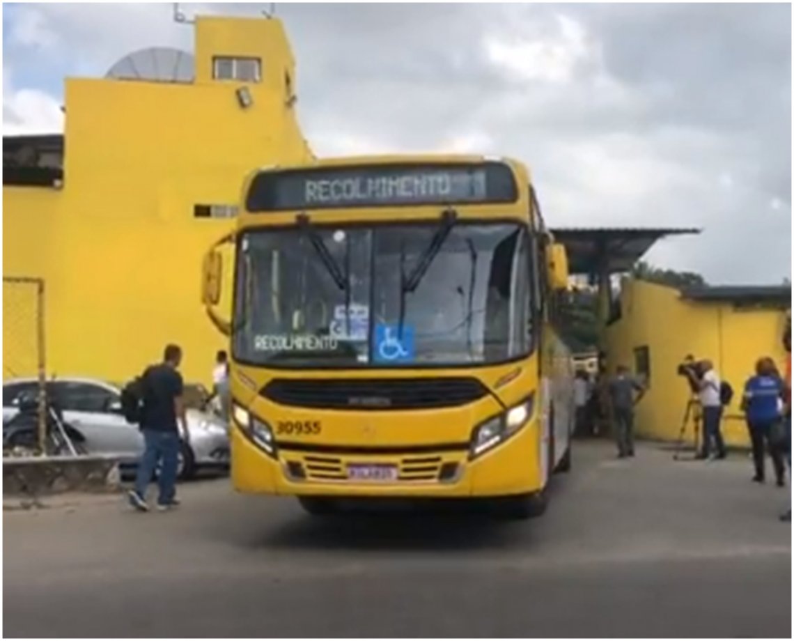 Após atrasar saída das garagens, rodoviários voltam a circular com ônibus em Salvador; veja vídeo 