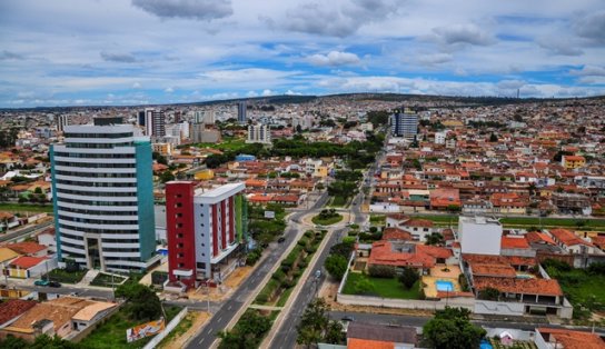 Jovens são alvejados em barbearia em Vitória da Conquista; caso está relacionado a homicídio que aconteceu em setembro