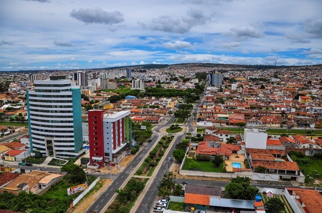 Jovens são alvejados em barbearia em Vitória da Conquista; caso está relacionado a homicídio que aconteceu em setembro