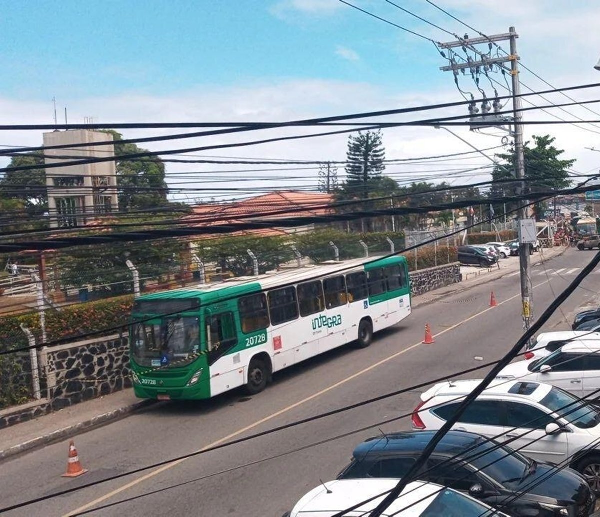 De novo? Ameaça de bomba em ônibus assusta passageiros e moradores de Cajazeiras 10; trânsito fica travado