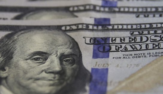 Pensando em viajar? Dólar caiu para R$ 5,30