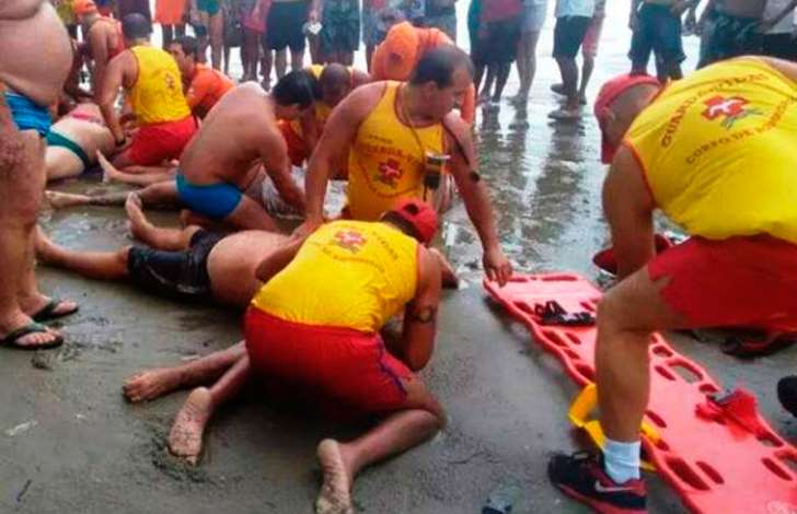 Quatro pessoas morrem atingidas por um raio em Praia Grande