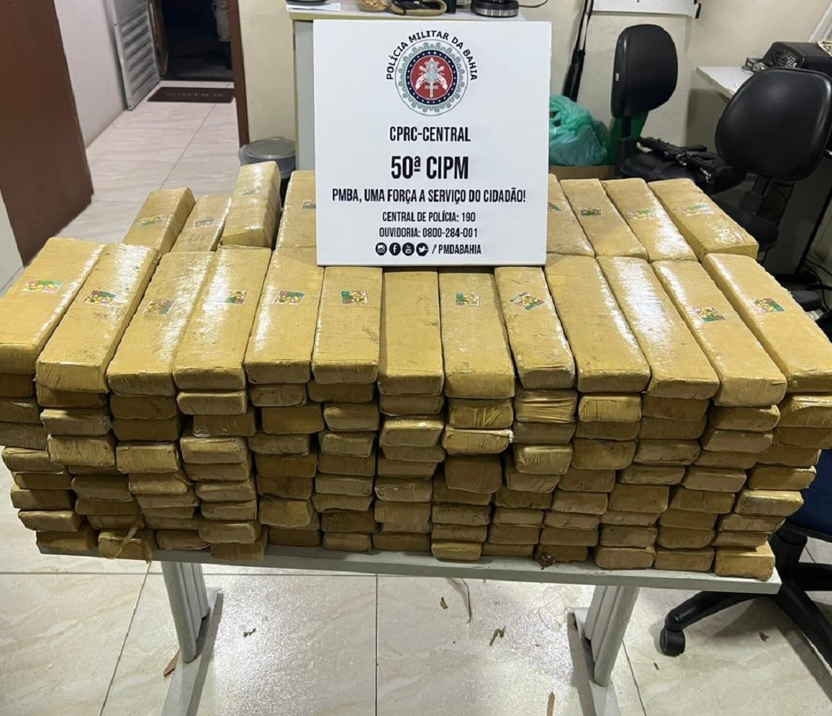 Polícia apreende 230 kg de maconha prensada no bairro de Nova Brasília, em Salvador