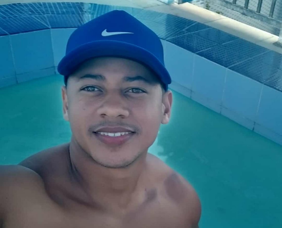 Motorista de app desaparece ap&oacute;s sair da casa da namorada em Salvador; carro foi achado queimado  