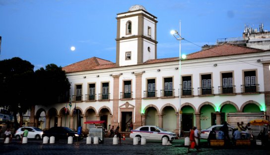 Projeto que estabelece tarifa mínima de duas passagens de ônibus para carros por aplicativo tramita na Câmara de Salvador