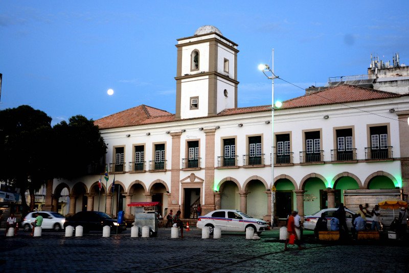 Projeto que estabelece tarifa mínima de duas passagens de ônibus para carros por aplicativo tramita na Câmara de Salvador