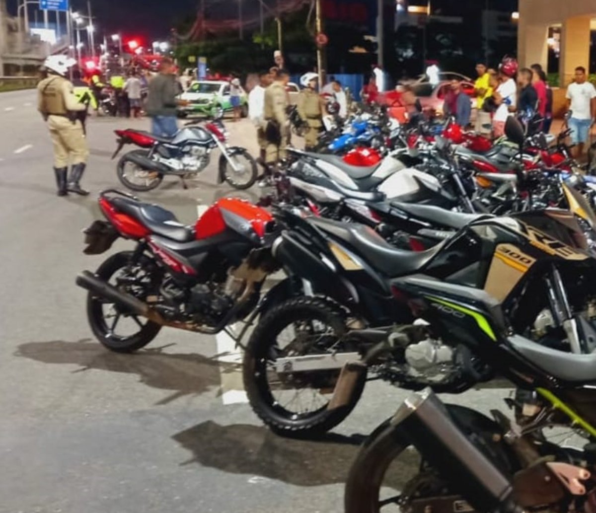 Operação da polícia apreende quase 40 motos irregulares em Salvador