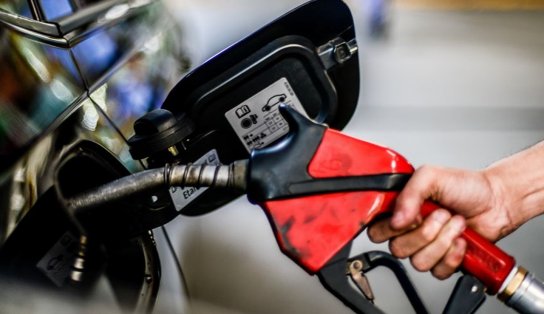 Após Bahia figurar entre estados com maior preço da gasolina, Acelen reduz preço dos combustíveis em Mataripe