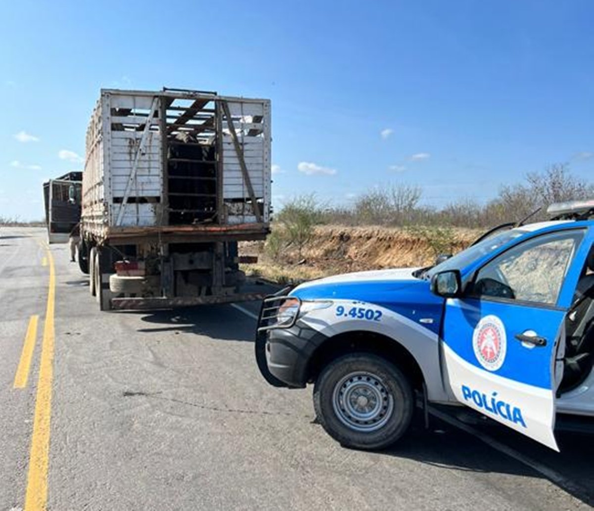 Homens que fizeram família de refém e roubaram caminhão e moto são presos em flagrante no interior da Bahia 