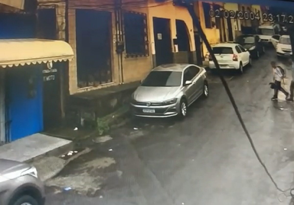 Vídeo mostra roubo a transporte escolar em Salvador; assista 