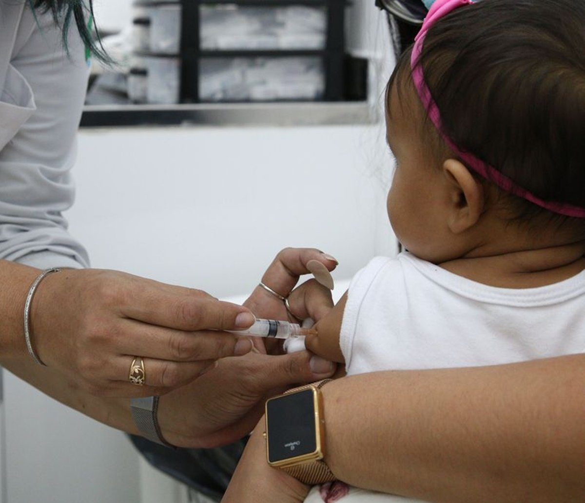 Brasil recebe vacinas contra covid-19 para crianças de seis meses a três anos de idade 