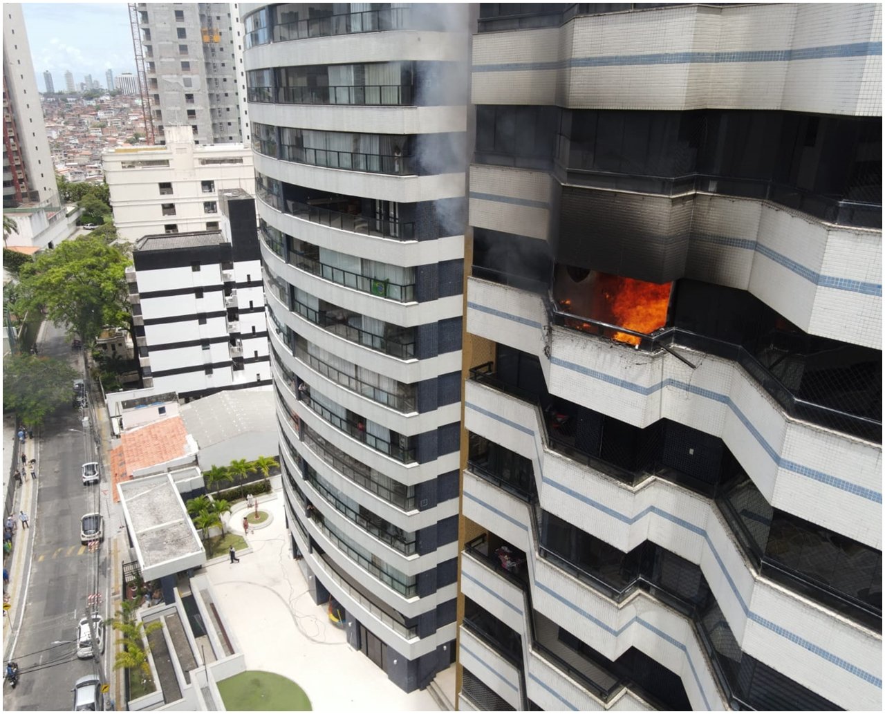 Incêndio atinge apartamento em endereço de luxo de Salvador; assista  