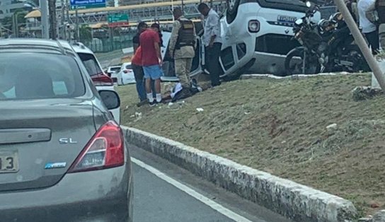 Motorista sofre acidente e fica ferido na Avenida Paralela, em Salvador 