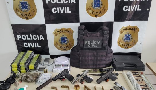 Maconha, cocaína e armas são apreendidas em residência de irmãos em Eunápolis 