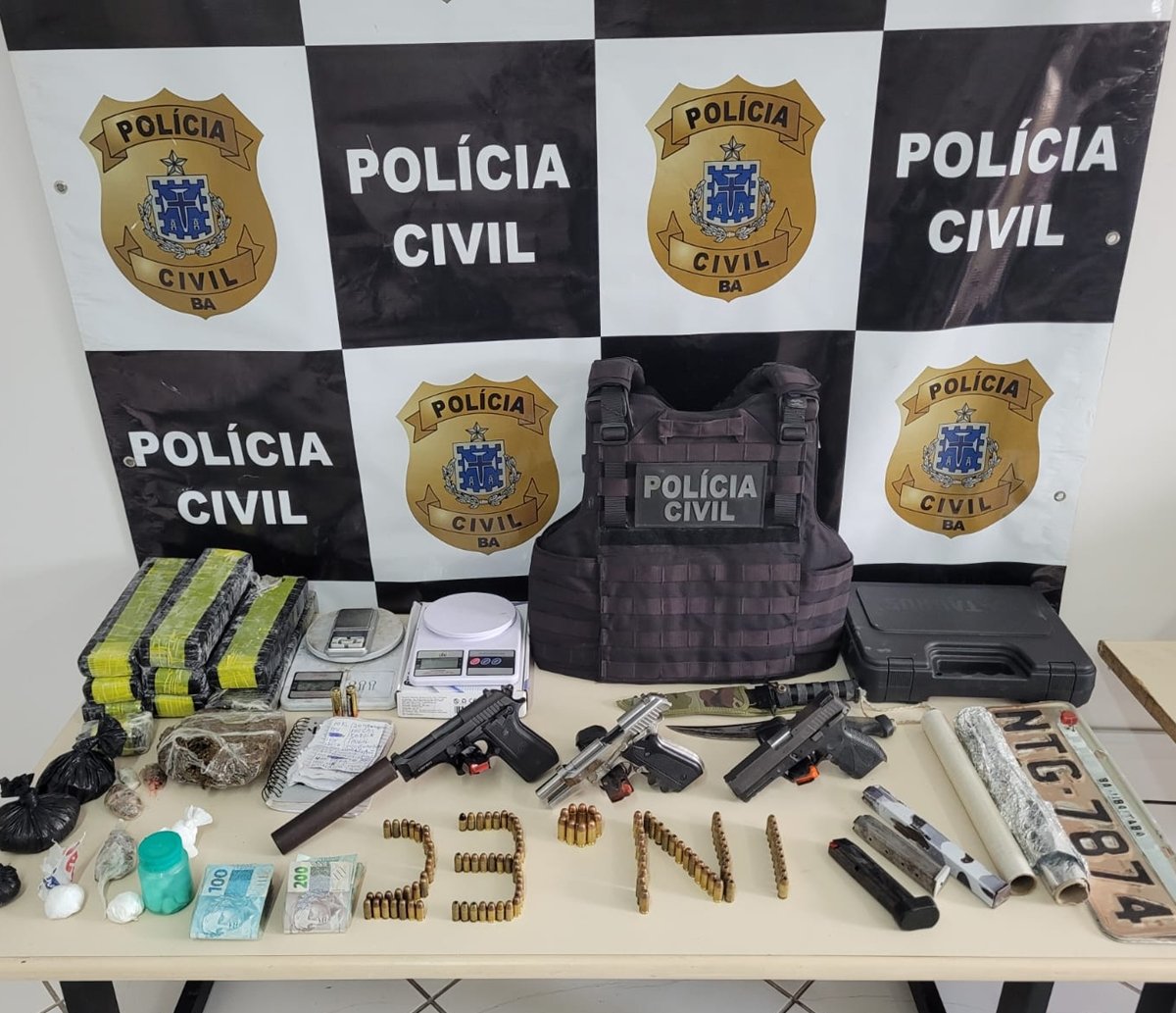 Maconha, cocaína e armas são apreendidas em residência de irmãos em Eunápolis 