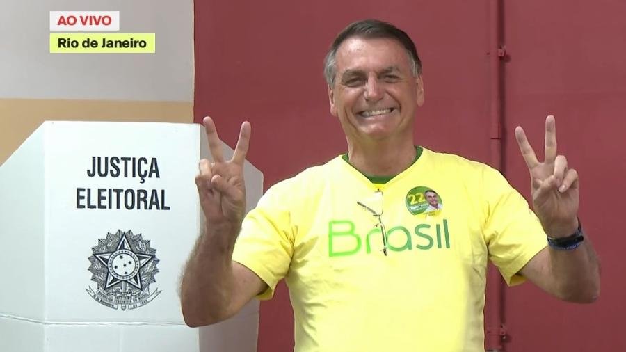 'Expectativa de vitória', diz Bolsonaro ao votar no Rio de Janeiro