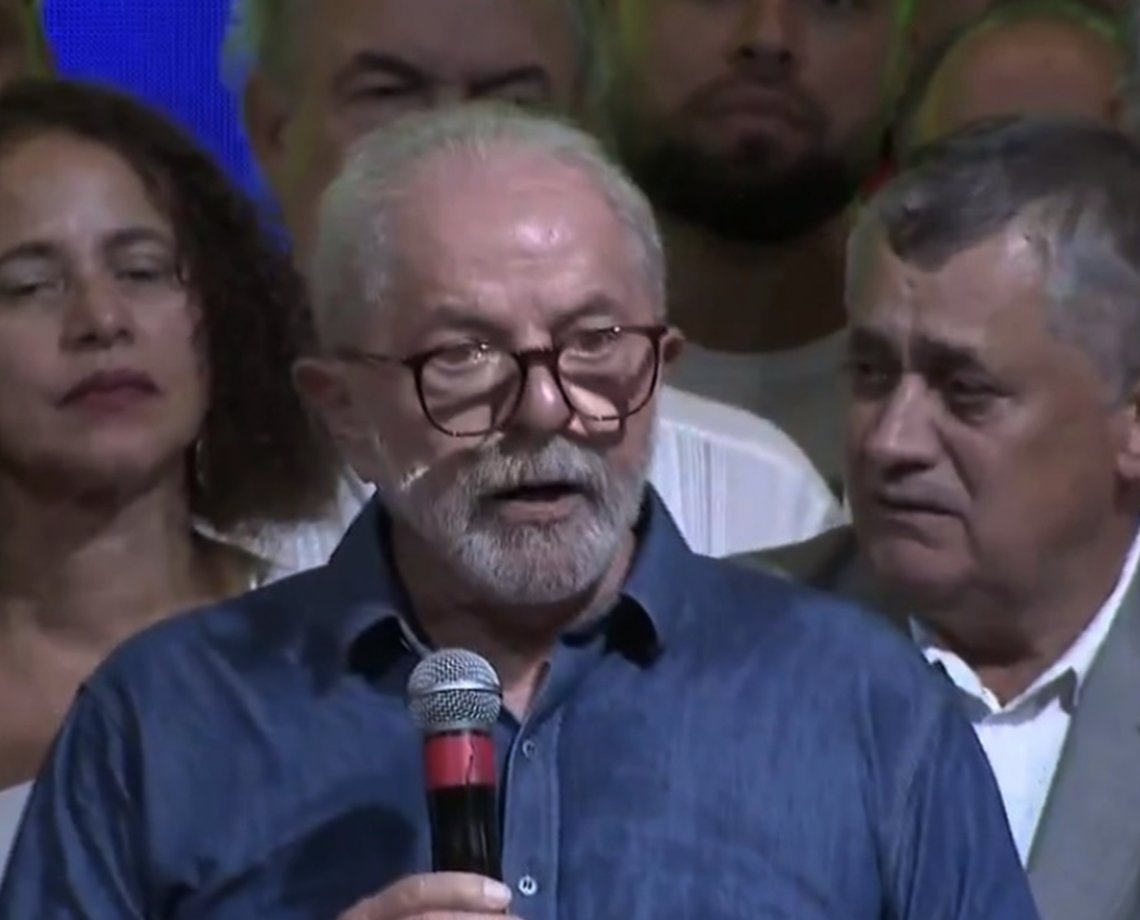 No primeiro discurso após eleito, Lula pede pacificação do país; “não existem dois 'Brasis'”