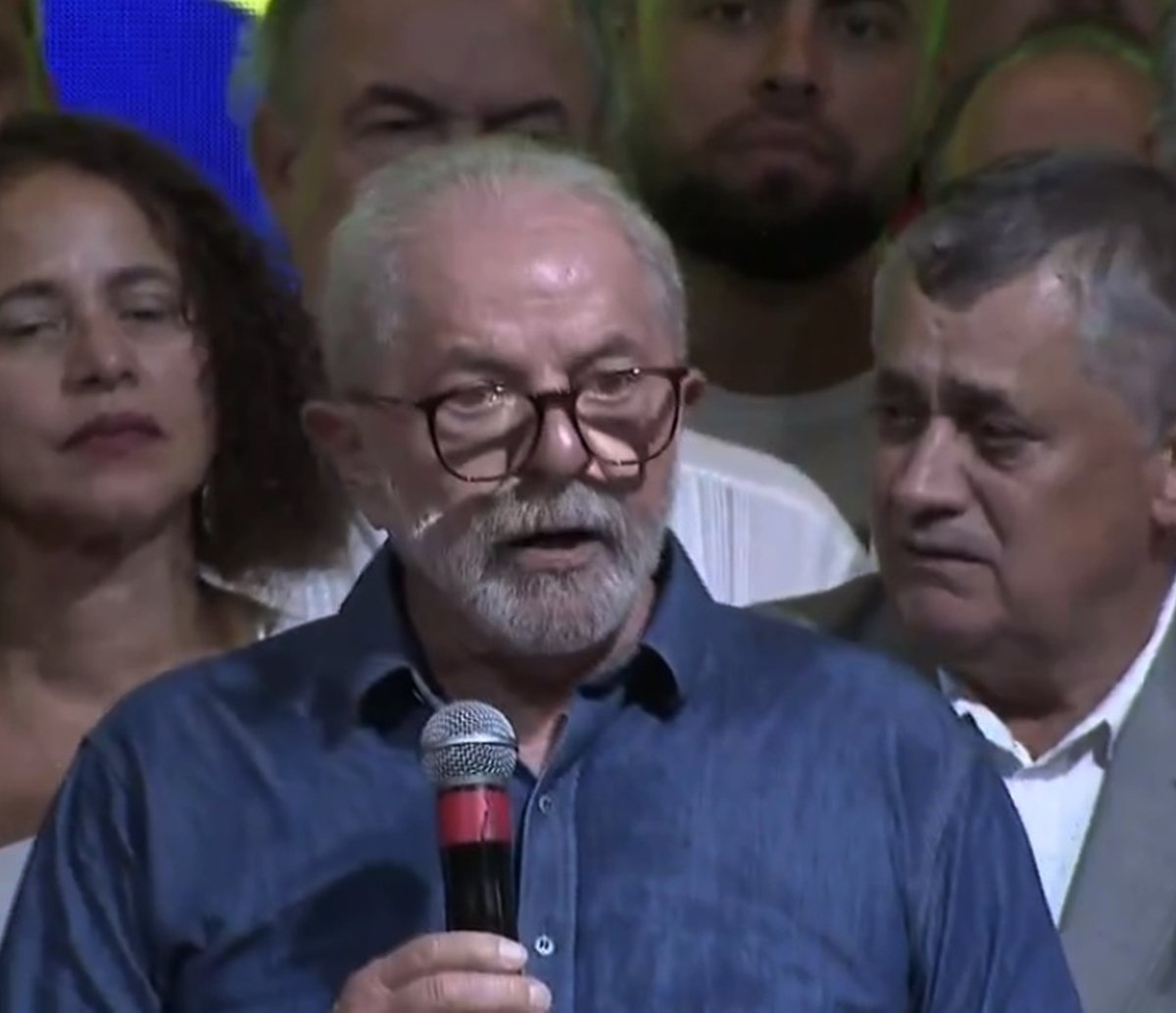 No primeiro discurso após eleito, Lula pede pacificação do país; “não existem dois 'Brasis'”