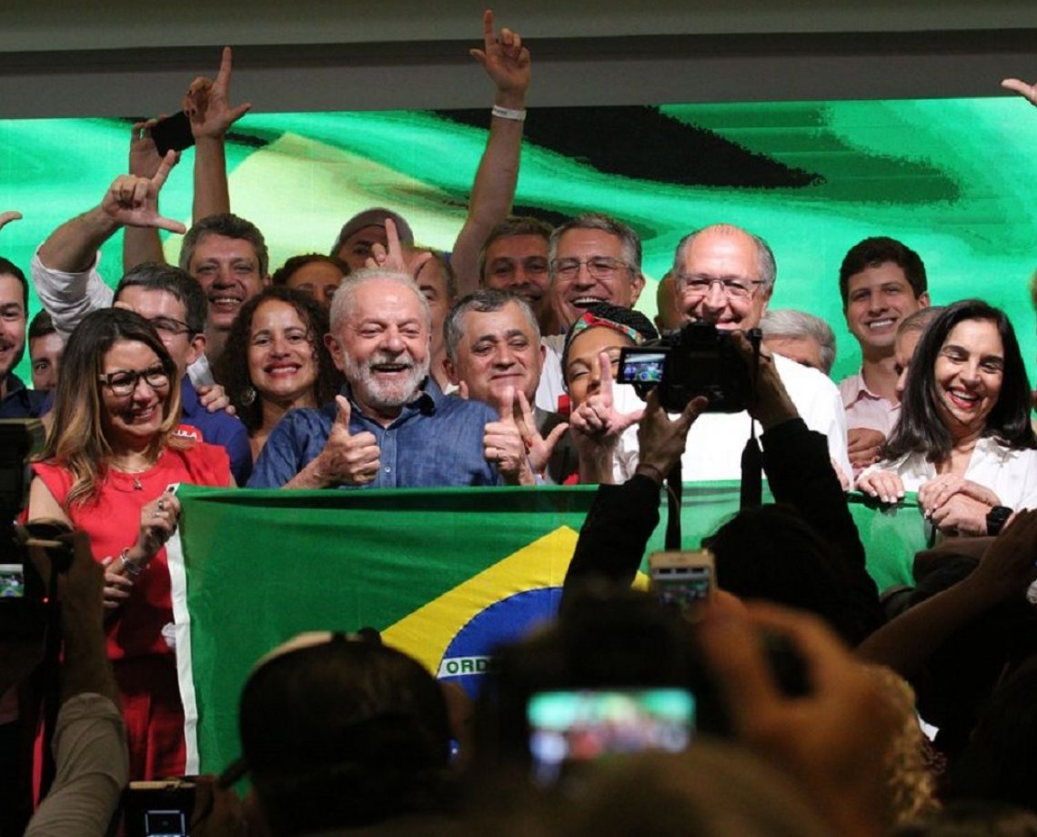 Presidente eleito, Lula diz em primeiro discurso que combate à miséria é sua missão