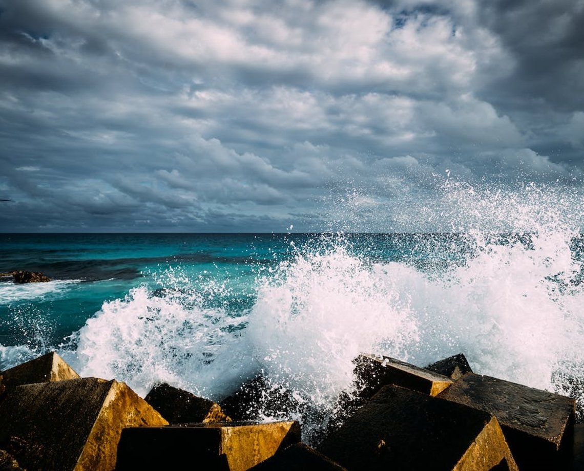 Tem frente fria vindo aí! Marinha alerta para fortes ventos no mar do litoral baiano e ondas maiores que o normal