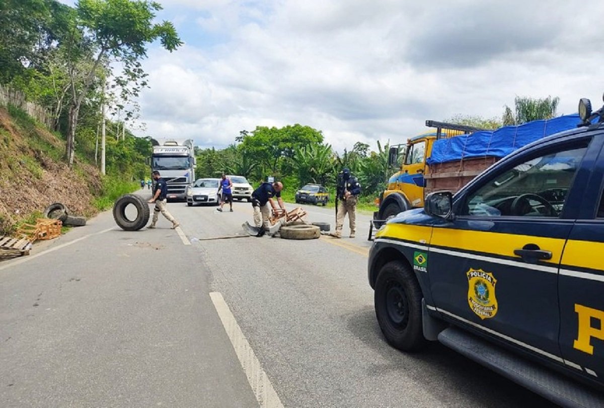 PRF faz mais de 400 liberações de pistas no país; na Bahia já ocorreram 31 desobstruções