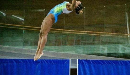 Rebeca Andrade recebe ouro inédito de melhor ginasta do mundo