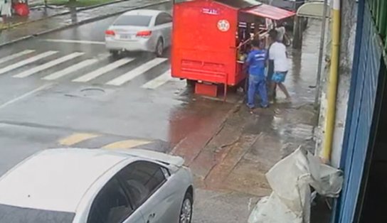 Homem é flagrado roubando food-truck na Avenida Garibaldi, em Salvador; veja vídeo