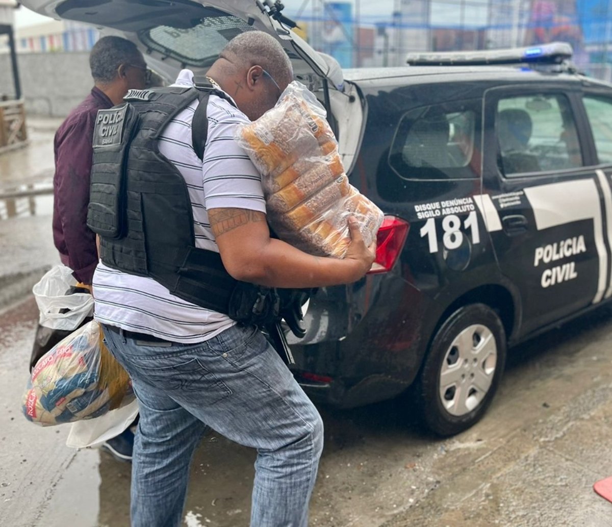 Lar de Idosos Três Corações recebe doações da Deati, em Salvador 