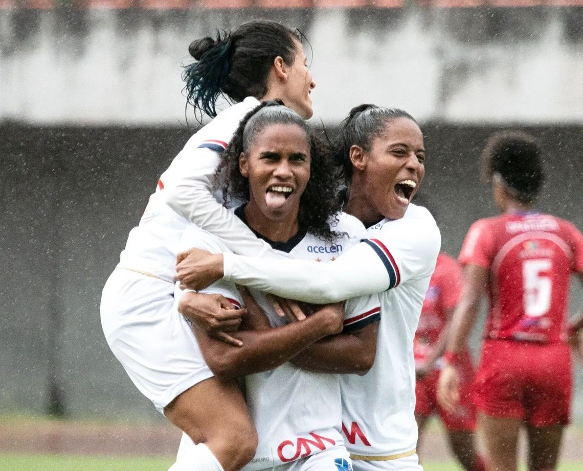 Time feminino do Bahia conquista tricampeonato baiano; debaixo de chuva, tricolores venceram Doce Mel