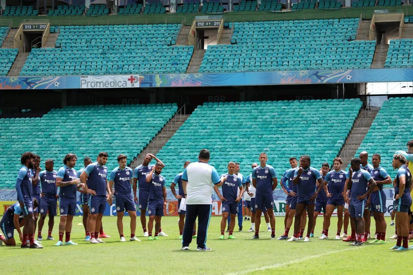 Sobe ou fica: Bahia divulga relacionados para jogo decisivo contra o CRB