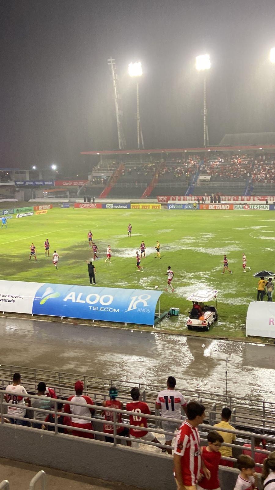 Em jogo aquático, Bahia lava a alma e está na Série A