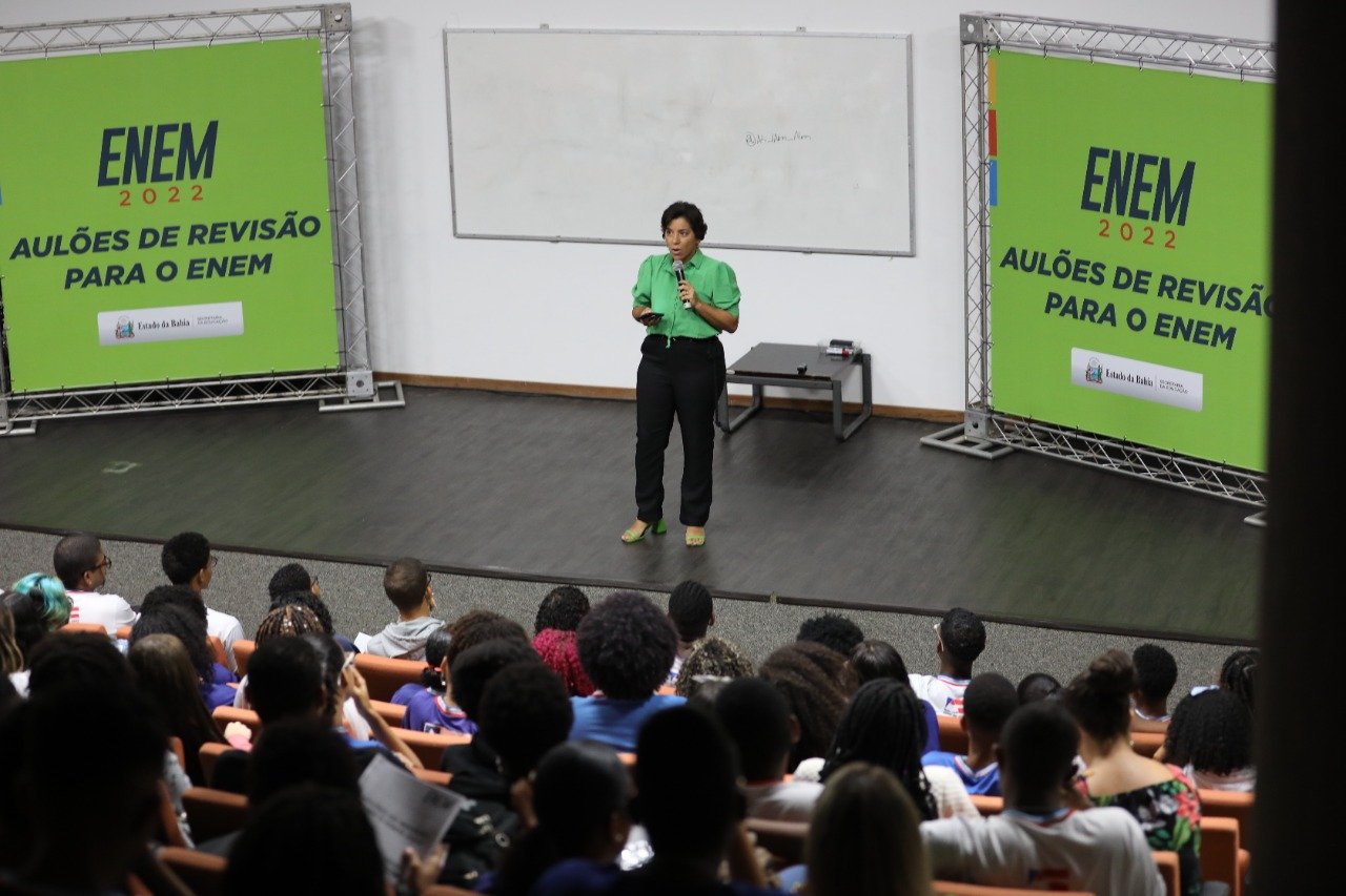 Estudantes da rede estadual participam de aulões de revisão para o Enem