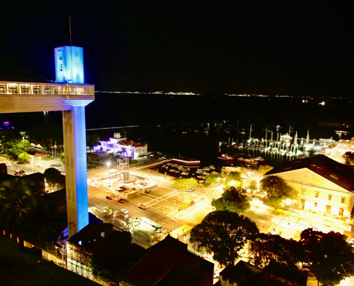 Elevador Lacerda e outros monumentos recebem iluminação especial pelo Novembro Azul