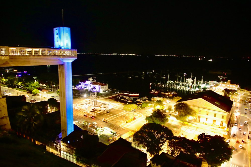 Elevador Lacerda e outros monumentos recebem iluminação especial pelo Novembro Azul