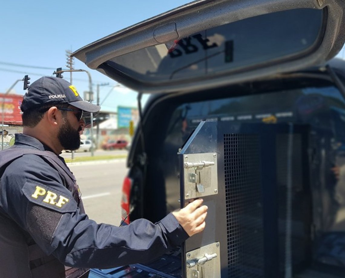 Pague o que deve: homem tenta fugir a pé, mas é preso por falta de pagamento de pensão na Bahia 