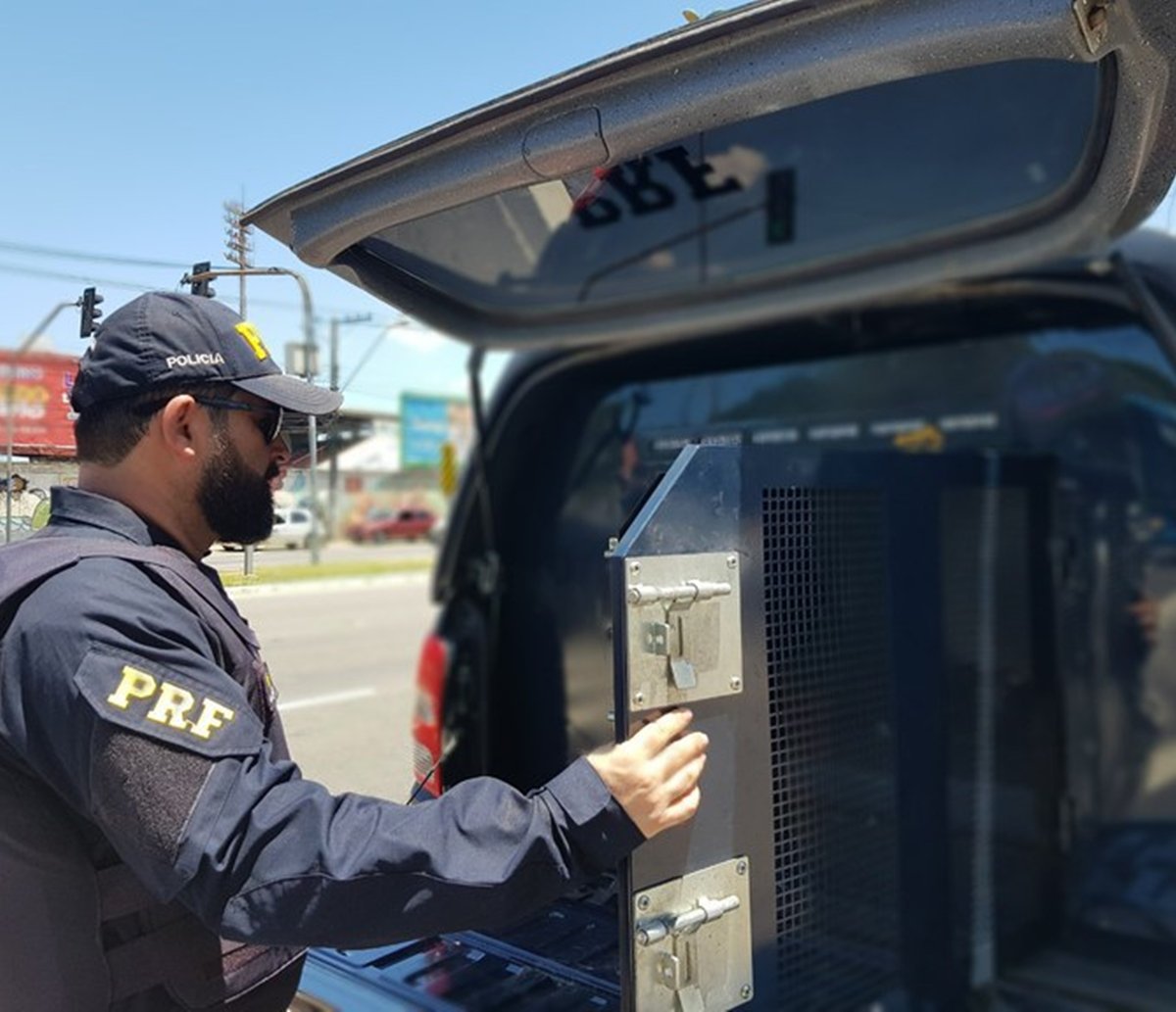 Pague o que deve: homem tenta fugir a pé, mas é preso por falta de pagamento de pensão na Bahia 