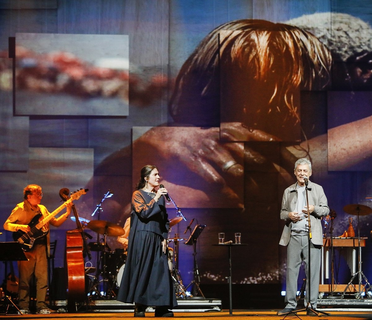 Com duas apresentações lotadas em Salvador, Chico Buarque abre última sessão  