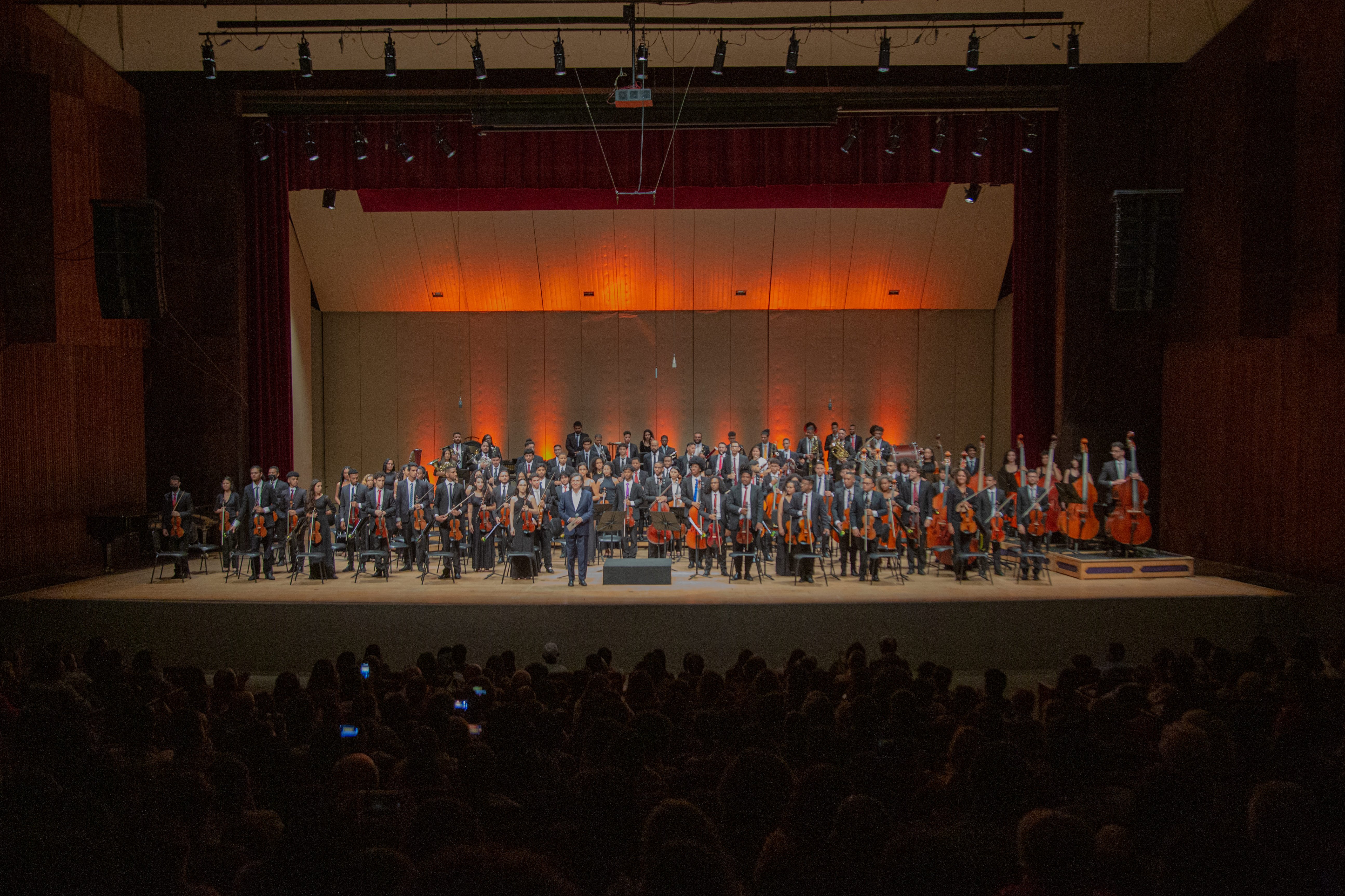 Neojiba realiza concerto no Teatro Castro Alves com solista esloveno neste final de semana