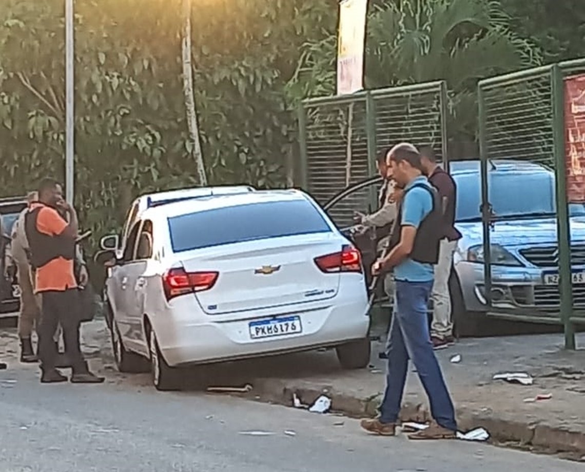 Motorista de aplicativo é executado dentro do próprio carro em Alto do Cabrito