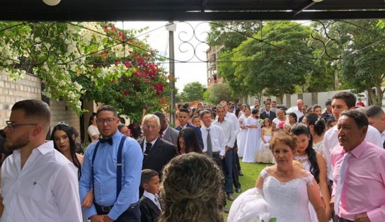 Casamento coletivo leva 56 casais ao altar em Vitória da Conquista