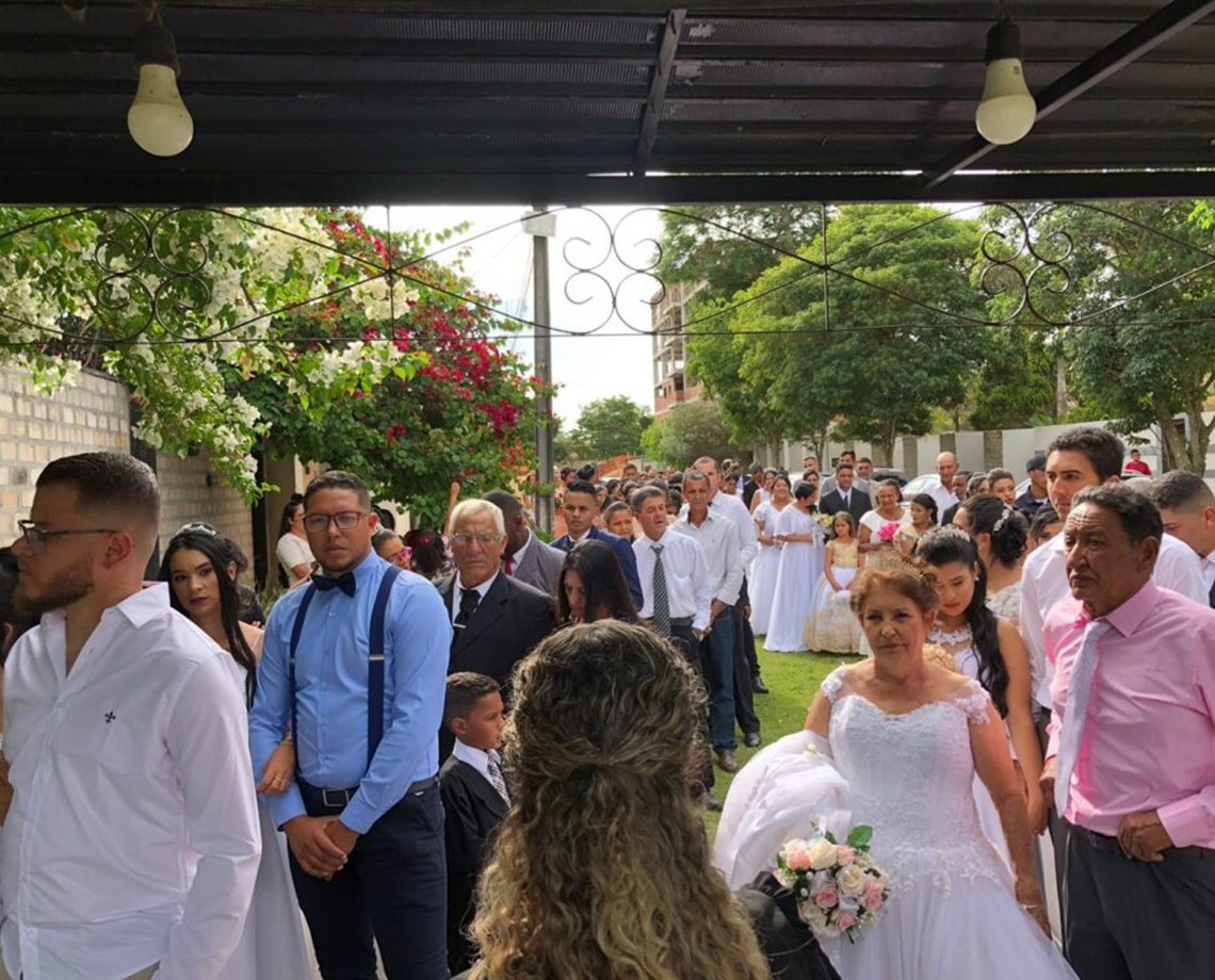 Casamento coletivo leva 56 casais ao altar em Vitória da Conquista