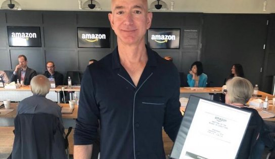 Fundador da Amazon, Jeff Bezos promete que vai doar a fortuna de 120 bilhões de dólares ainda em vida